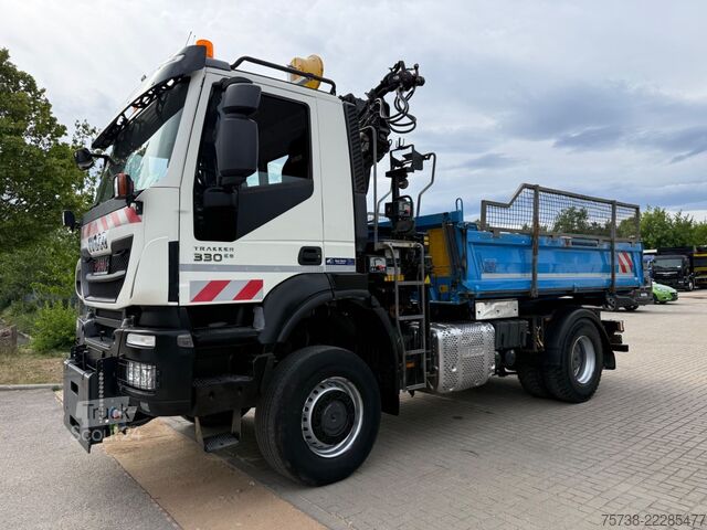 Üç taraflı damperli kamyon IVECO Trakker 330 4x4 Meiller Kipper+Hiab 088B-2 Funk