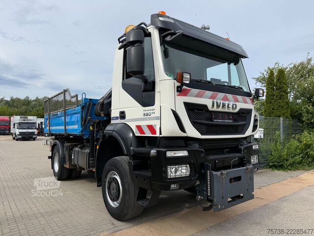 Üç taraflı damperli kamyon IVECO Trakker 330 4x4 Meiller Kipper+Hiab 088B-2 Funk