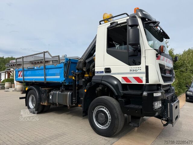Üç taraflı damperli kamyon IVECO Trakker 330 4x4 Meiller Kipper+Hiab 088B-2 Funk