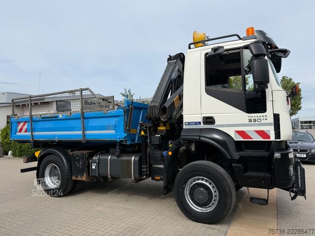 Üç taraflı damperli kamyon IVECO Trakker 330 4x4 Meiller Kipper+Hiab 088B-2 Funk