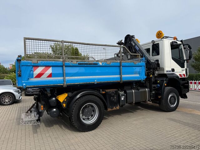Üç taraflı damperli kamyon IVECO Trakker 330 4x4 Meiller Kipper+Hiab 088B-2 Funk