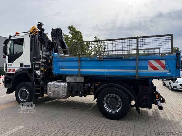 Üç taraflı damperli kamyon IVECO Trakker 330 4x4 Meiller Kipper+Hiab 088B-2 Funk
