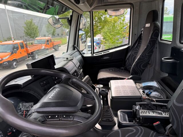 Üç taraflı damperli kamyon IVECO Trakker 330 4x4 Meiller Kipper+Hiab 088B-2 Funk