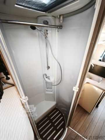 Polointegrovaný karavan KNAUS Sky-Ti 700 MEG Hydrauliche Hubstützen, Einzellb
