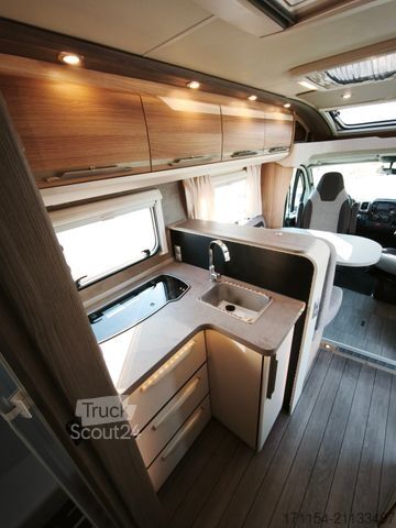 Polointegrovaný karavan KNAUS Sky-Ti 700 MEG Hydrauliche Hubstützen, Einzellb