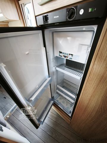 Polointegrovaný karavan KNAUS Sky-Ti 700 MEG Hydrauliche Hubstützen, Einzellb