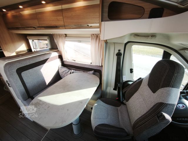 Polointegrovaný karavan KNAUS Sky-Ti 700 MEG Hydrauliche Hubstützen, Einzellb