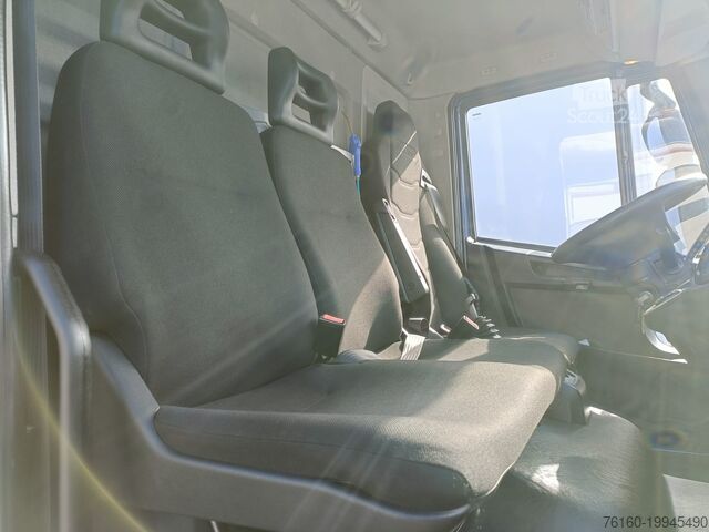 Skříň s vysouvací plošinou Iveco EUROCARGO 160E25P