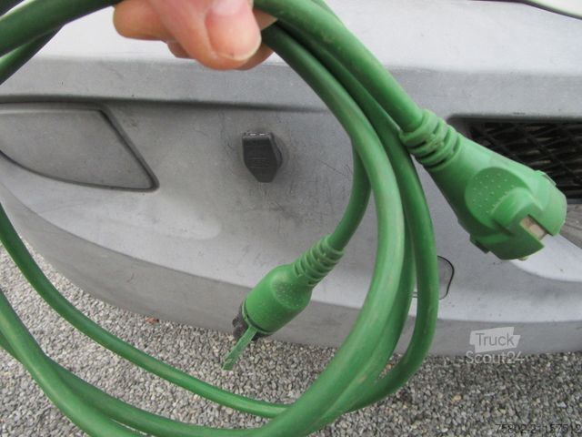 Dubă cu caroserie tip cutie MERCEDES-BENZ Sprinter 313 CDI *MAXI Koffer+3-Sitzer*Mod.2011*