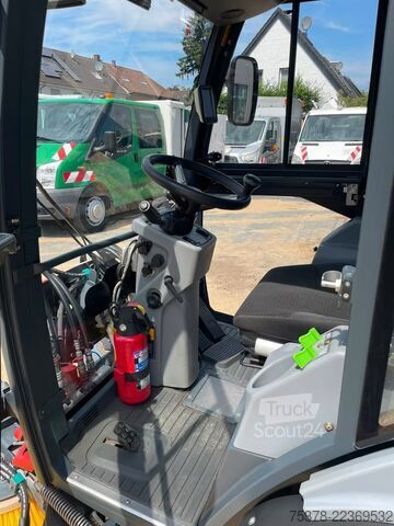 Balayeuse de voirie Hako Citymaster 1650 4x4 Kehrmasch.+Winterdie