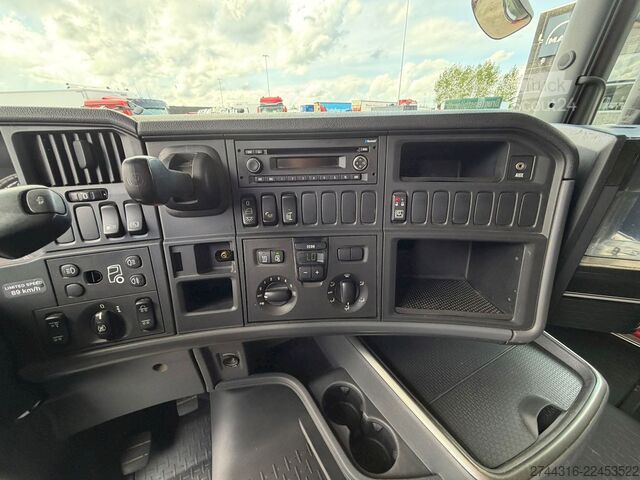Lastebil med plan SCANIA R480 6X2 med kelberg