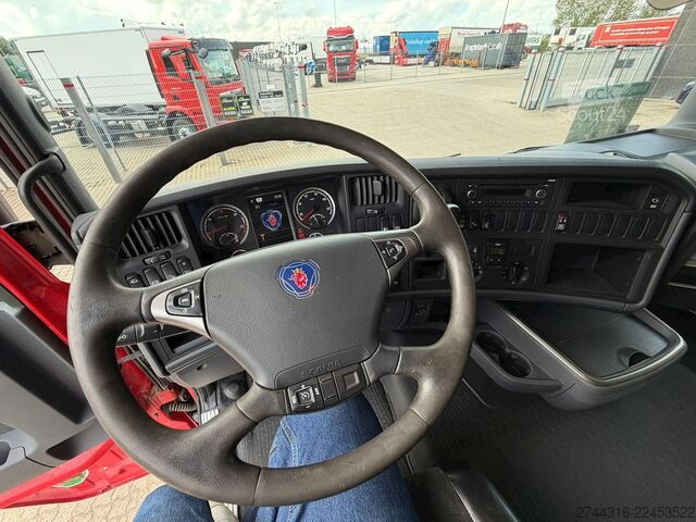 Lastebil med plan SCANIA R480 6X2 med kelberg