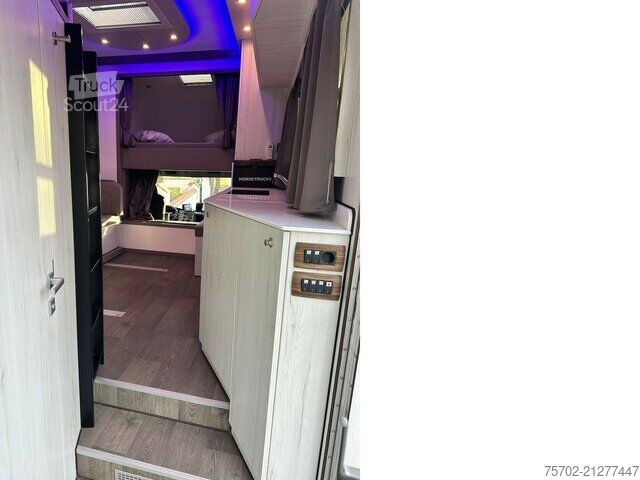 Viehtransporter LKW Mercedes-Benz Atego 1327 4-5 Pferde Popout,Autom.,Euro6, WoMo