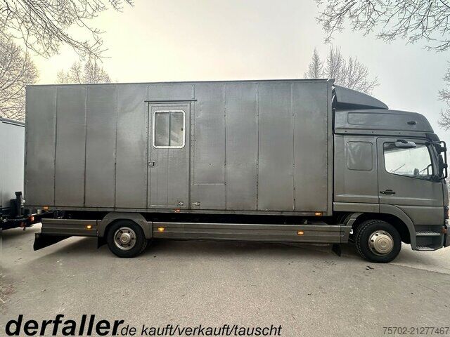 Veetransporter Mercedes-Benz Atego 823 4 Pferde