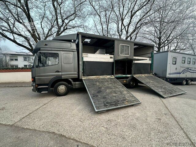 Veetransporter Mercedes-Benz Atego 823 4 Pferde