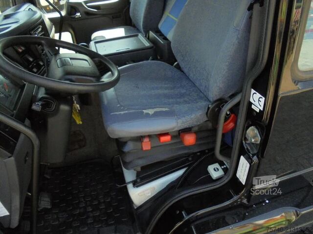 Mala Volvo FL 8.180 + Manual + Dhollandia Lift