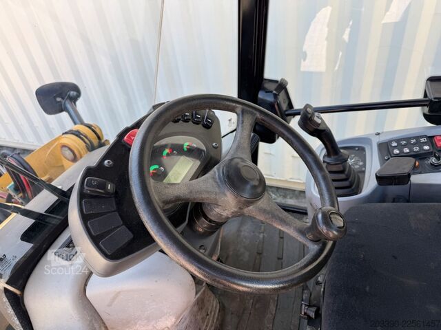 Pyöräkuormaaja CATERPILLAR 908M / 2015 BJ / 7.656 H / Schaufel + Gabel