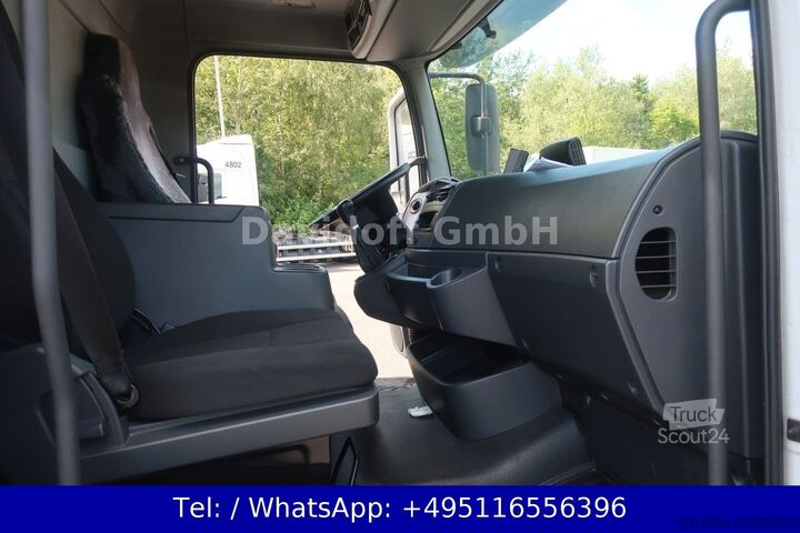 Transporter mit Koffer MERCEDES-BENZ Nr.1231 Atego 3 4x2 / Luftfahrwerk / Ladeboard.