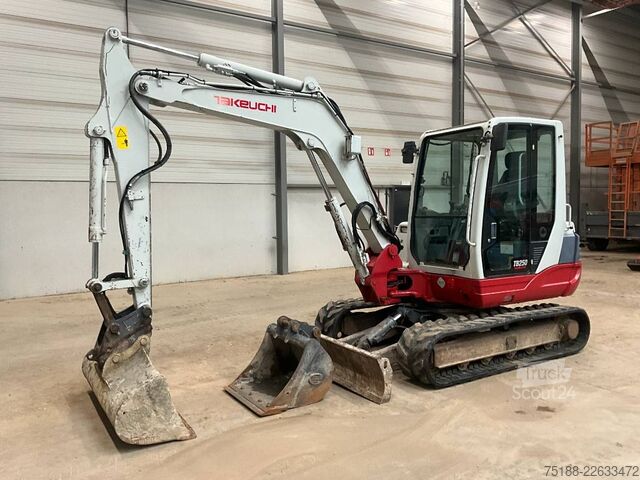  Takeuchi TB 250