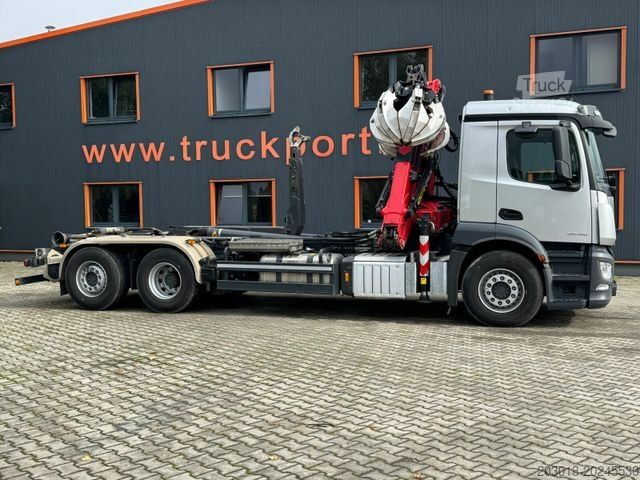 Gru montata su autocarro MERCEDES-BENZ ACTROS 2546 6x2 Abrollkip Kran Palfinger Q150Z95