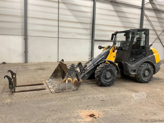 Chargeuse sur pneus Mecalac AX 700