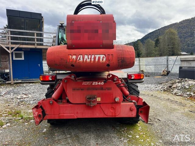 Teleskoplastere Manitou MRT2540 w/ radio control, crew basket, 2 sets of p