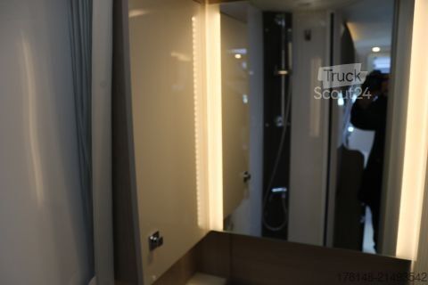 Camper semintegrato Bürstner Nexxo Van T 569