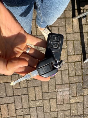 Самосвал-фургон MITSUBISHI Canter Fuso 3- Seiten Kipper 7C18