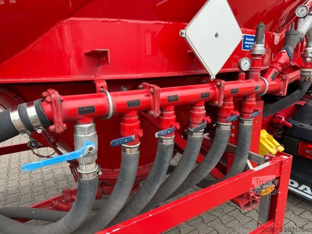 Silo puspieka FELDBINDER EUT 54.3 liegend. Silo 54.000 Liter 3 Achs
