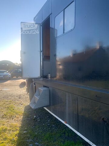 Транспортер для коней з житловим відсіком MAN TGA 18.363