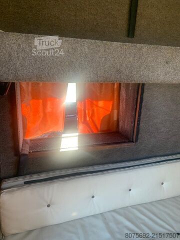 Транспортер для коней з житловим відсіком MAN TGA 18.363