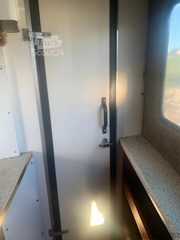 Транспортер для коней з житловим відсіком MAN TGA 18.363