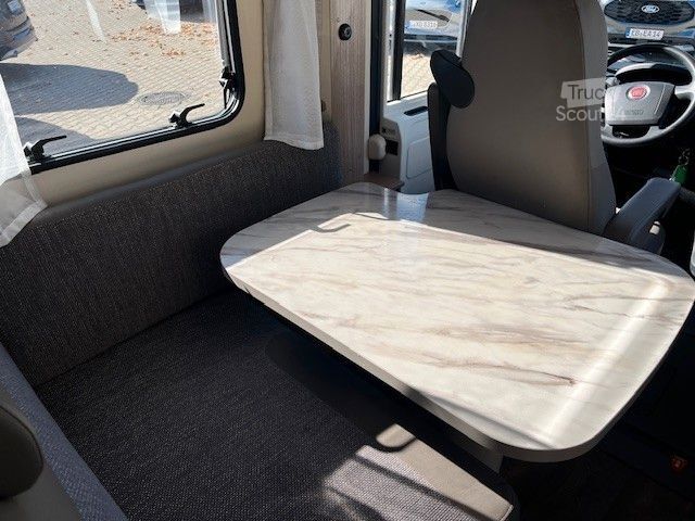 Camper integrado CARADO Carado I 447 Emotion SAT TV Fahrradträger Markie