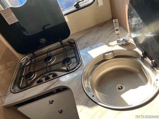 Camper integrado CARADO Carado I 447 Emotion SAT TV Fahrradträger Markie