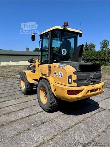 товарач Volvo L30G