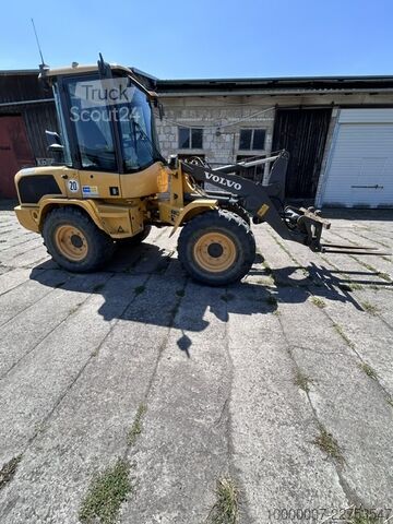 товарач Volvo L30G
