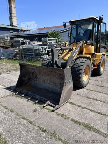 товарач Volvo L30G