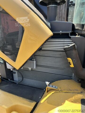 товарач Volvo L30G