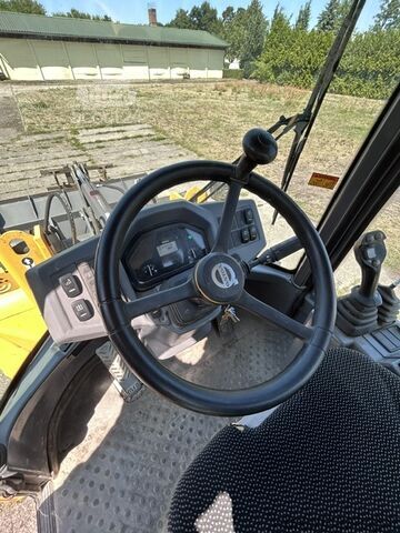 товарач Volvo L30G