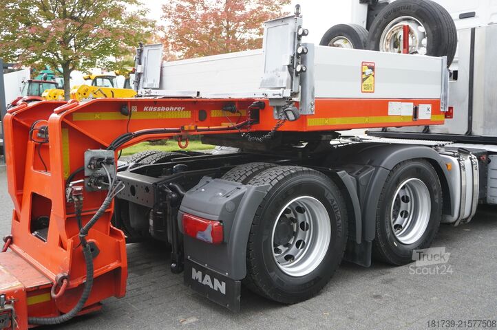 Guļamkabiņa & Zemās platformas puspiekabe MAN TGX 28.510 6×2/ Kässbohrer LB2 TIEF-BETT