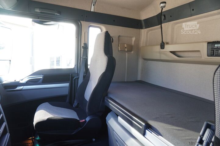 Traktora vienība MAN TGX 33.640 6x4 tractor unit / GVM 70 t