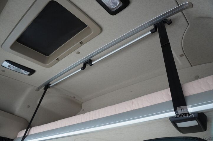 Standard tractor unit Mercedes-Benz Actros 1842 tractor unit / 160 tho. km