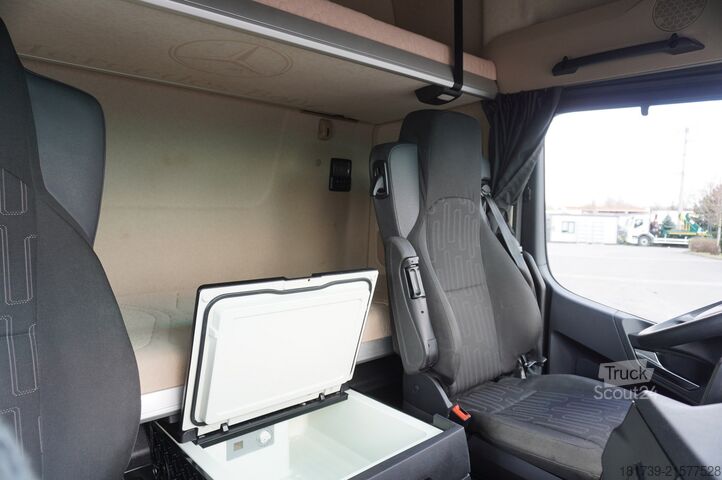 Standard tractor unit Mercedes-Benz Actros 1842 tractor unit / 160 tho. km