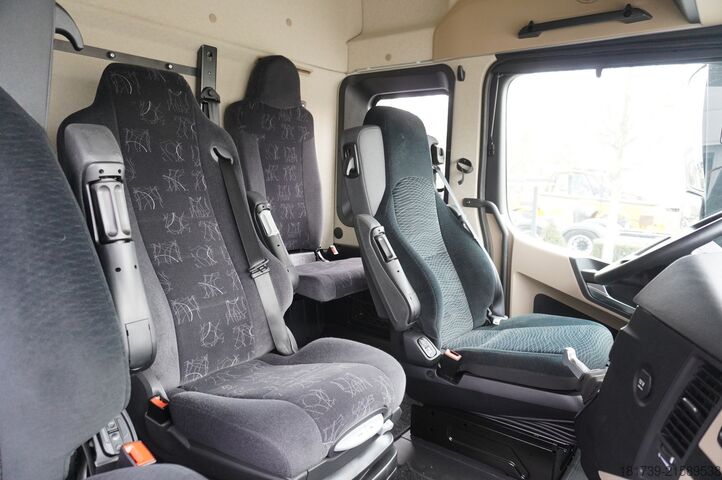 BDF / za ure vožnje Mercedes-Benz Actros 2540 6x2/ 10 tho. km!!! / 5 seats