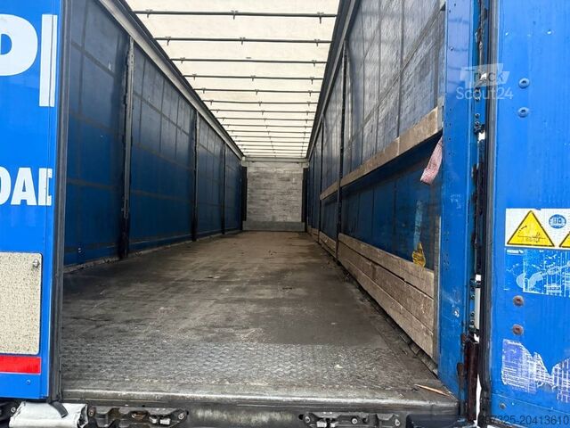 Sliding tarpaulins Schmitz Curtainsider / Planenauflieger / Gardin