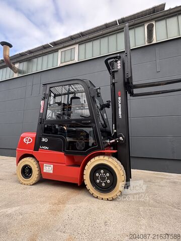 Heftruck EP Equipment EXFZ301 Lithium Ionen Triplex