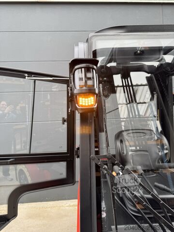 Heftruck EP Equipment EXFZ301 Lithium Ionen Triplex