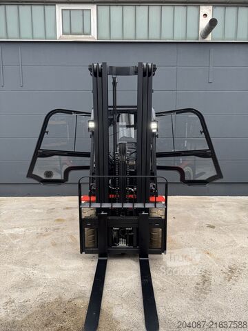 Heftruck EP Equipment EXFZ301 Lithium Ionen Triplex