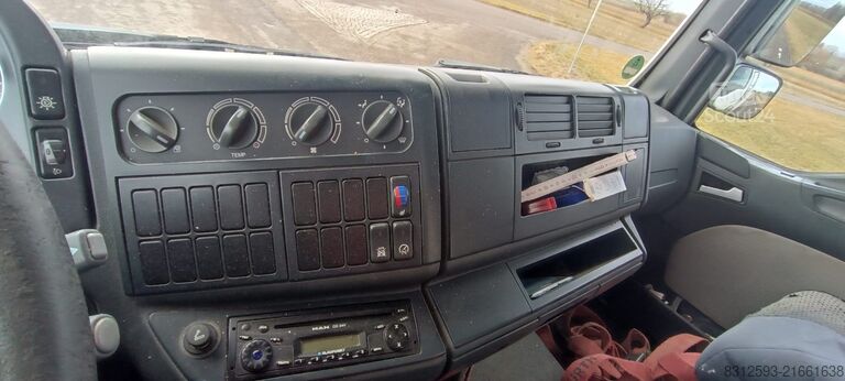 Ponyvával szerelt furgon MAN TGL 8.210