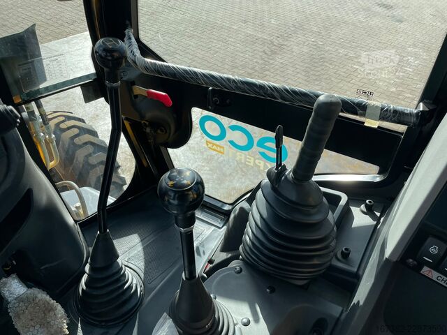 Ekskavatoriaus ir krautuvo derinys JCB 3DX 4WD hammerlines